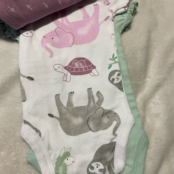 Newborn baby girl clothing bundle - Picture 2 of 8